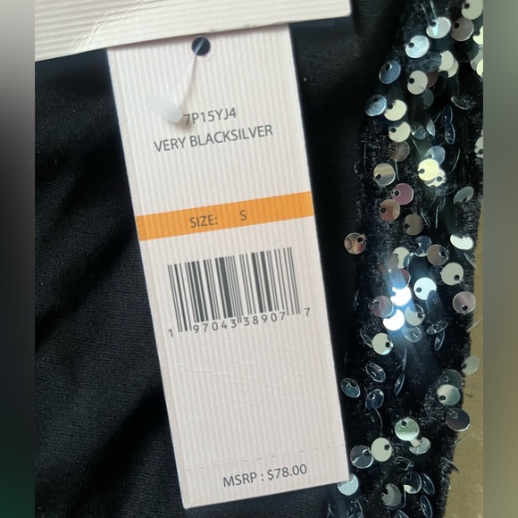 Nanette Lenore NWT Velvet sequins- striped pants. Slight crop. Size 8. 🖤 - Picture 5 of 5